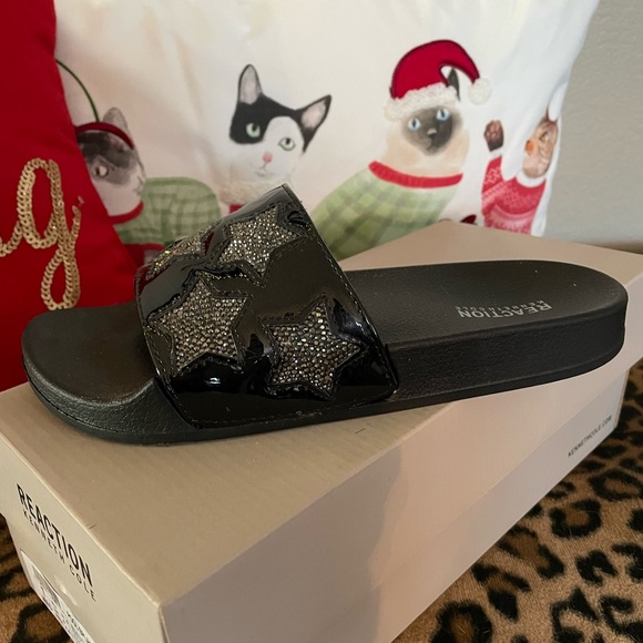 Kenneth Cole Reaction Pool Slides! - Picture 3 of 4